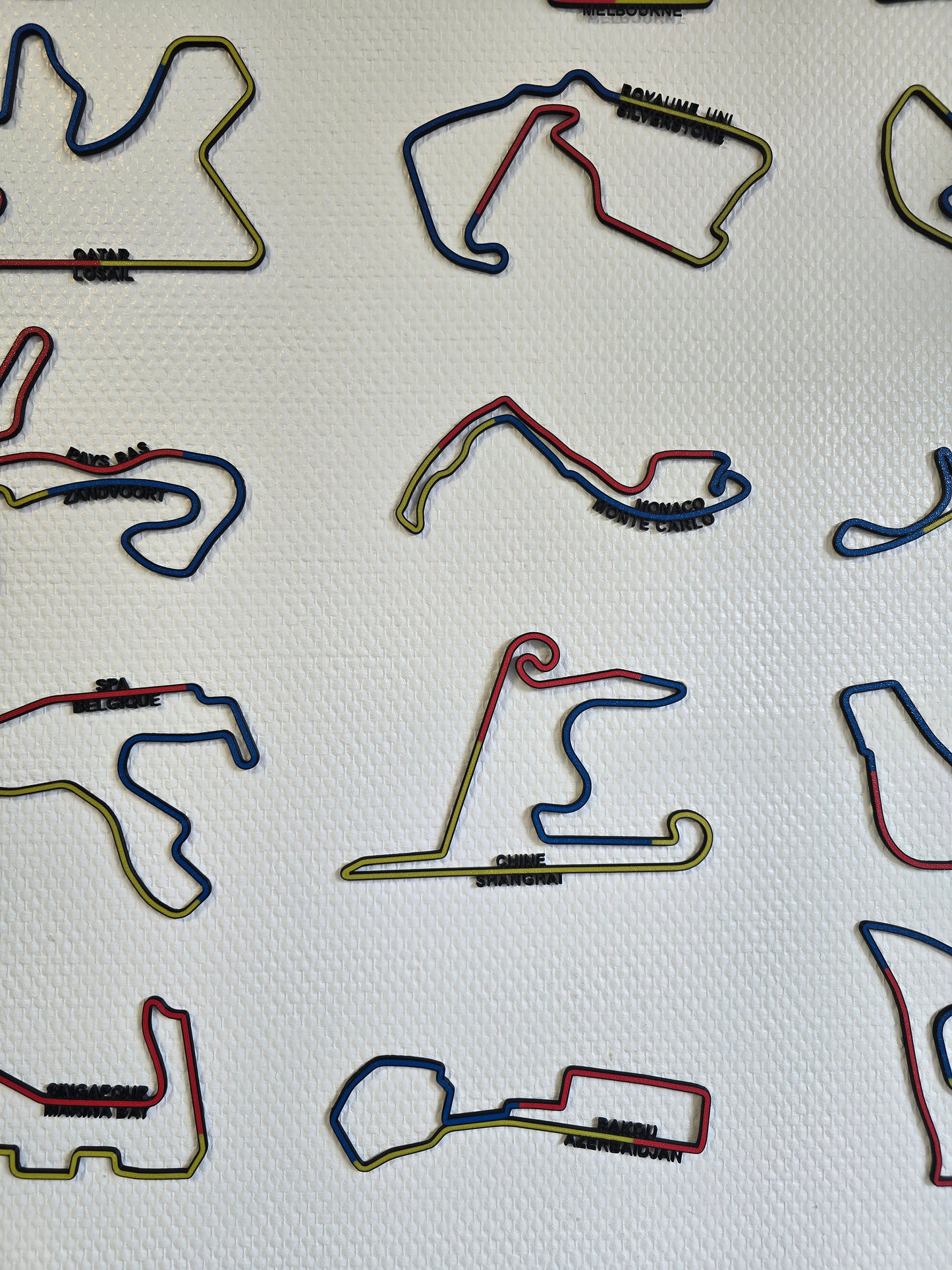 Lot de 24 circuits de Formule 1 en couleurs, Déco murale circuit F1, mural, Tracé circuit F1, saison 2024, sport automobile, sport moto, wall art. 3D