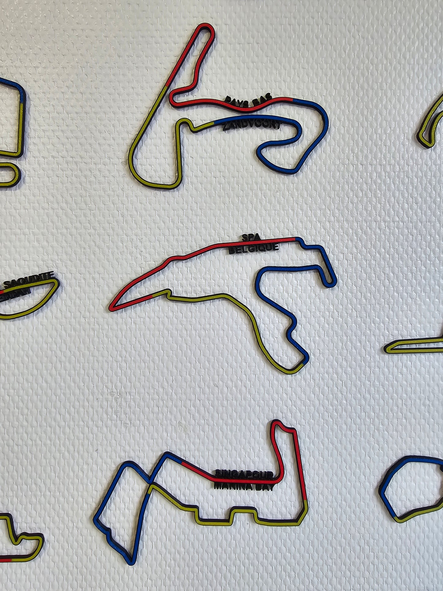 Lot de 24 circuits de Formule 1 en couleurs, Déco murale circuit F1, mural, Tracé circuit F1, saison 2024, sport automobile, sport moto, wall art. 3D