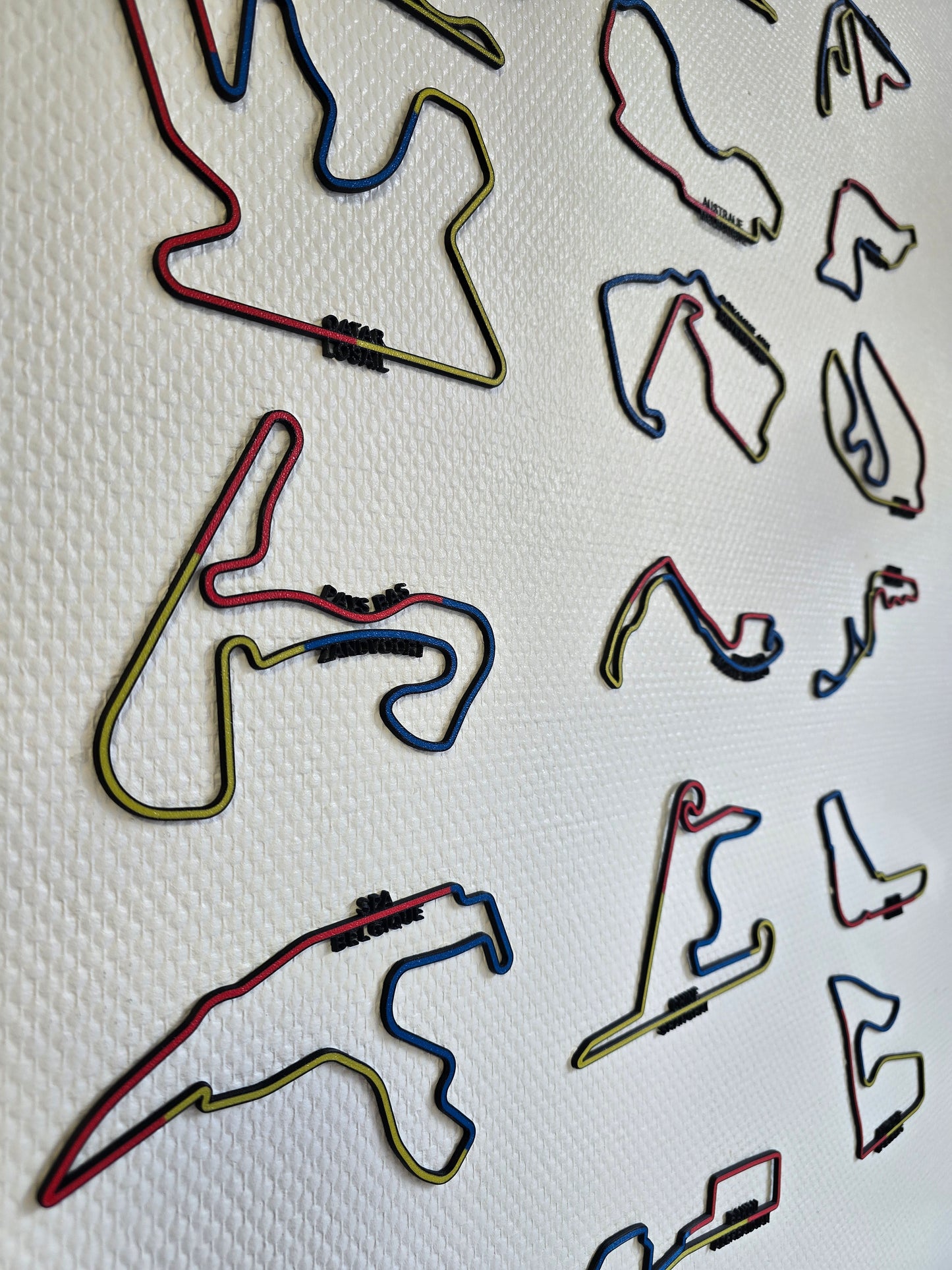 Lot de 24 circuits de Formule 1 en couleurs, Déco murale circuit F1, mural, Tracé circuit F1, saison 2024, sport automobile, sport moto, wall art. 3D